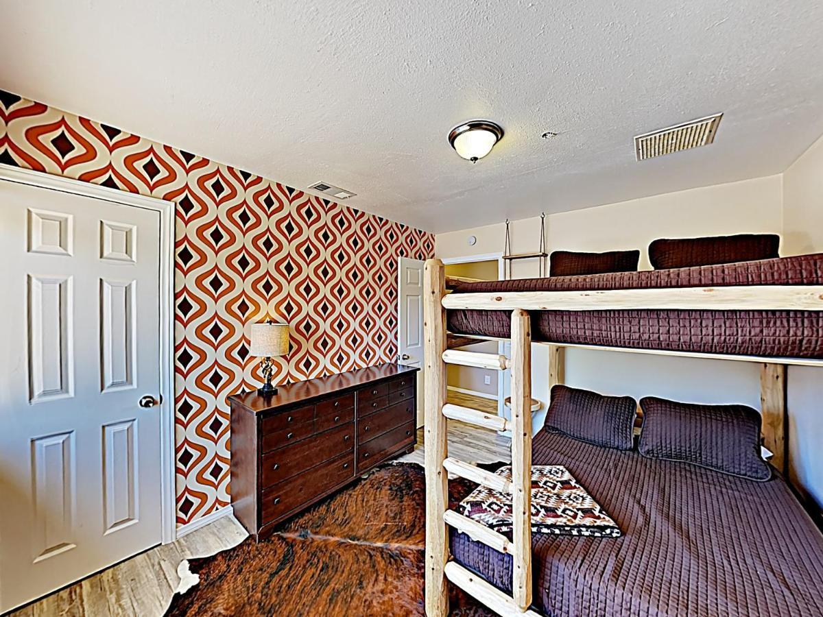 Rawhide Ranch - Walk To Pappy And Harriet'S With Hot Tub! Home Юкка-Вэлли Экстерьер фото